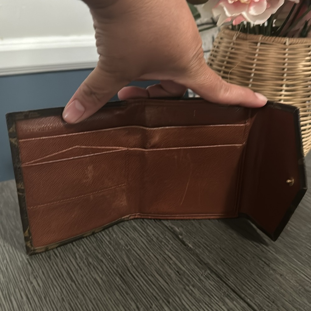 ✨️LOUIS VUITTON MONOGRAM WALLET - Picture 7 of 11